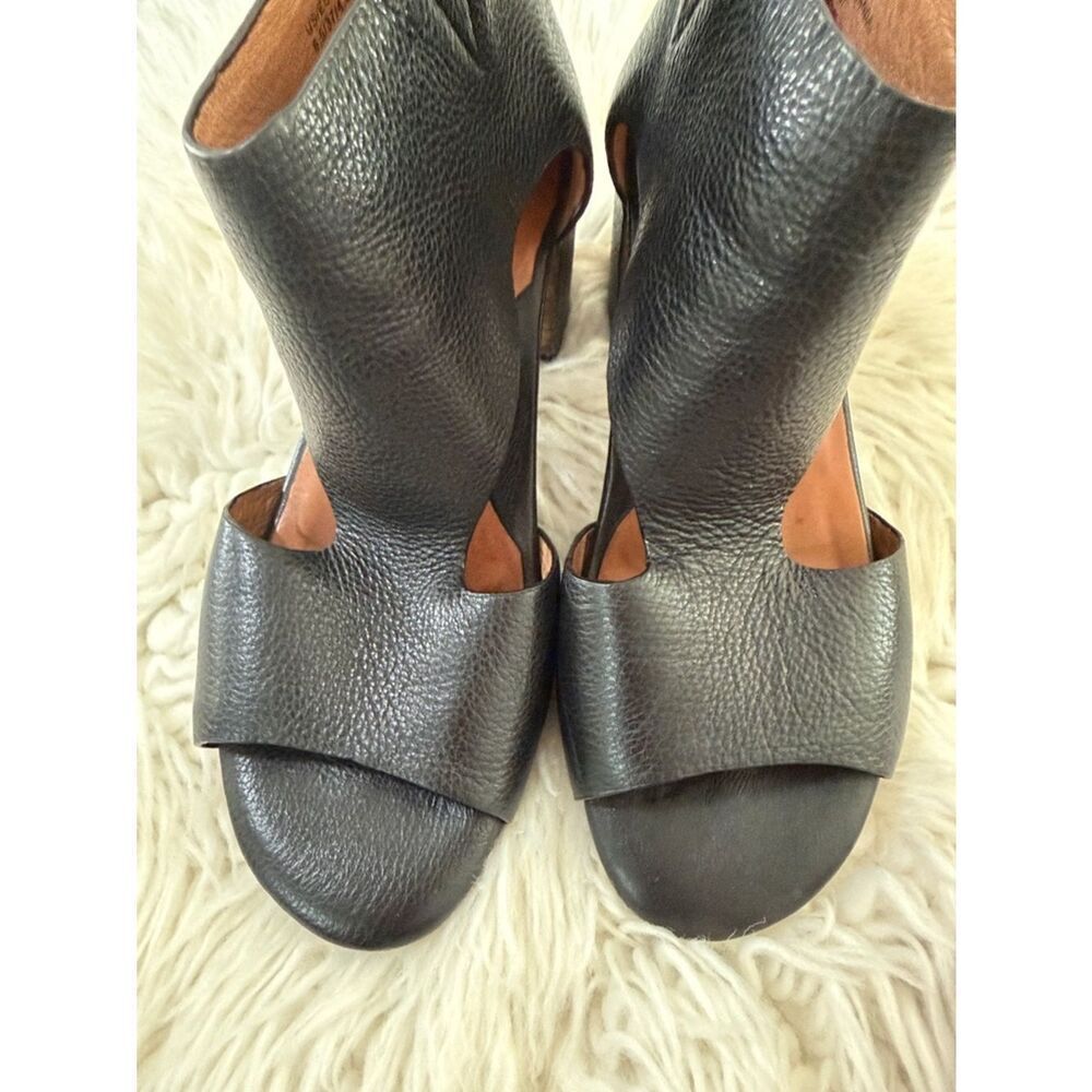 Gentle Souls Keneth Cole Black Leather Cutout High Heel Sandals Size 6.5 - Picture 9 of 10